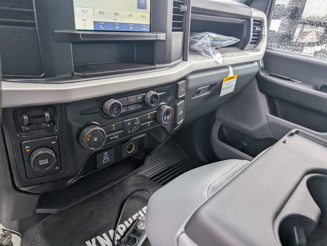New 2026 Ford F550 4x4 Crew Cab image 24