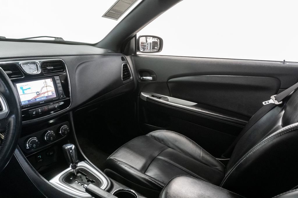 Used 2011 Chrysler 200 Limited FWD image 11