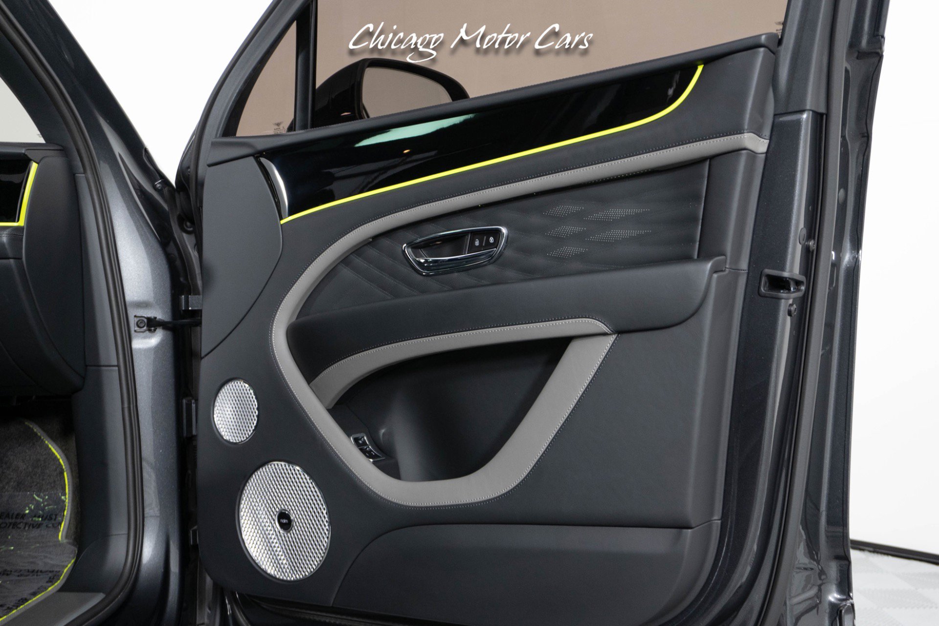 Used 2023 Bentley Bentayga Extended Wheelbase image 35