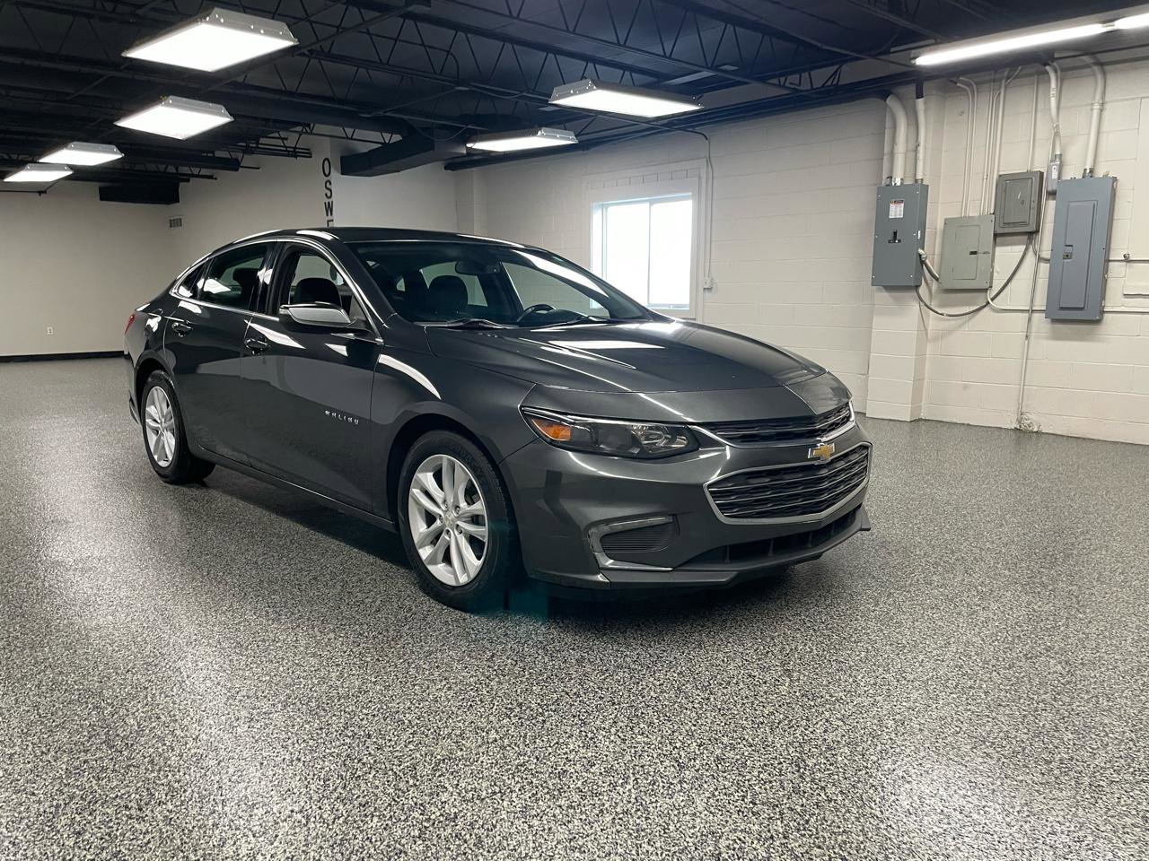 Used 2016 Chevrolet Malibu LT image 2