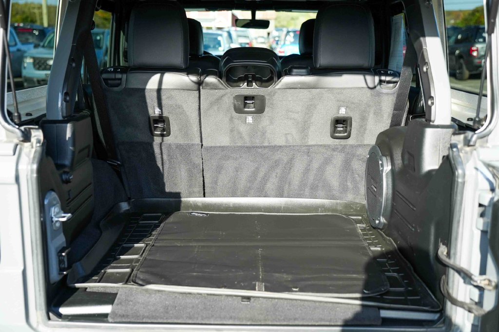 Used 2021 Jeep Wrangler Unlimited Sahara AWD/4WD image 11