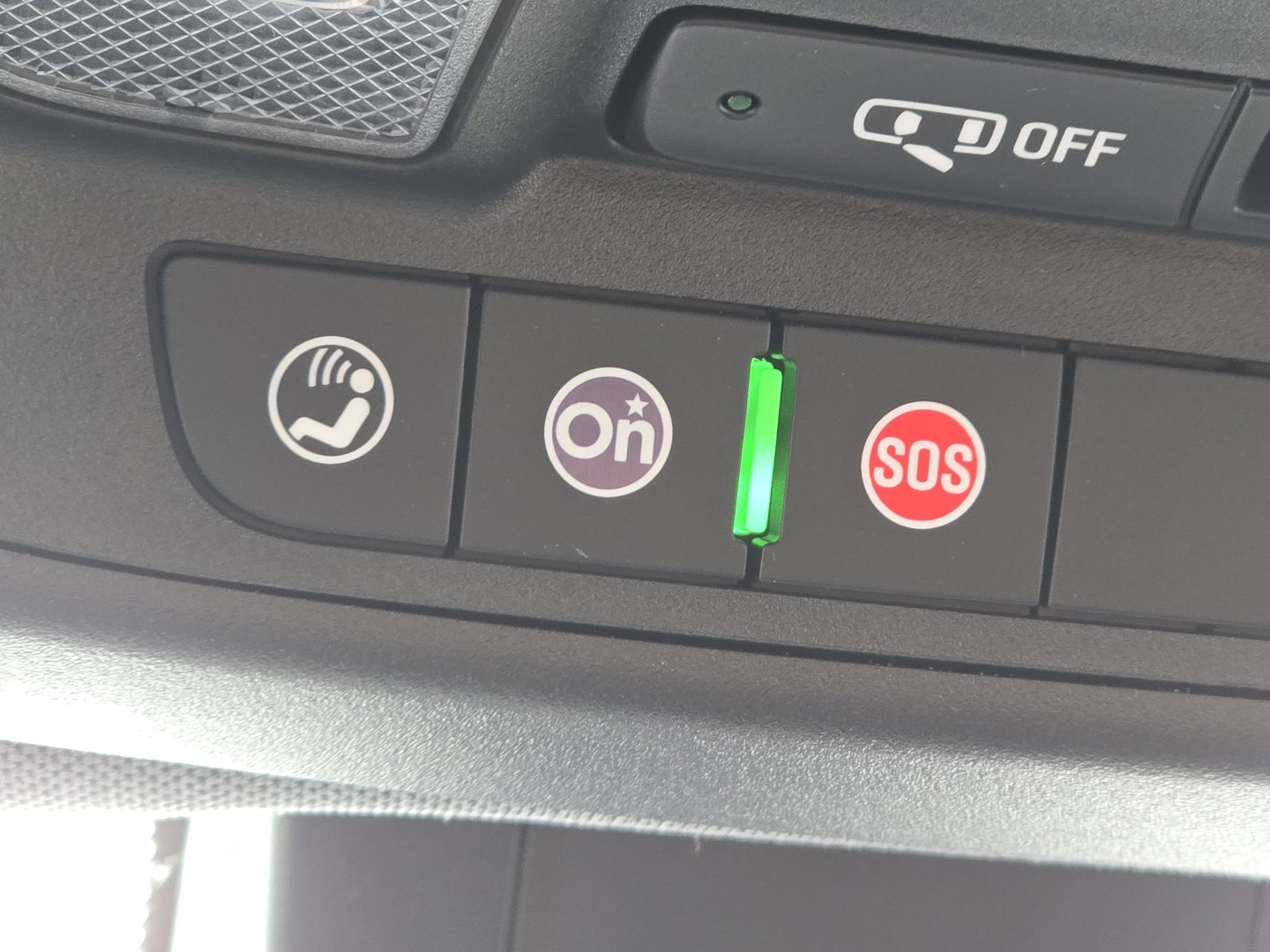 Certified 2022 Chevrolet Equinox RS w/ Infotainment Package image 11