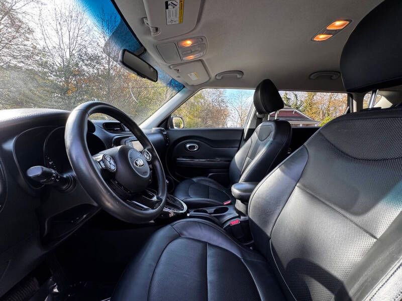 Used 2016 Kia Soul ! FWD image 14