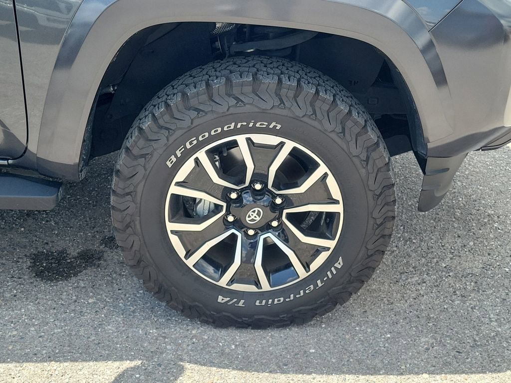 Used 2022 Toyota Tacoma TRD Sport w/ Technology Package RWD image 6