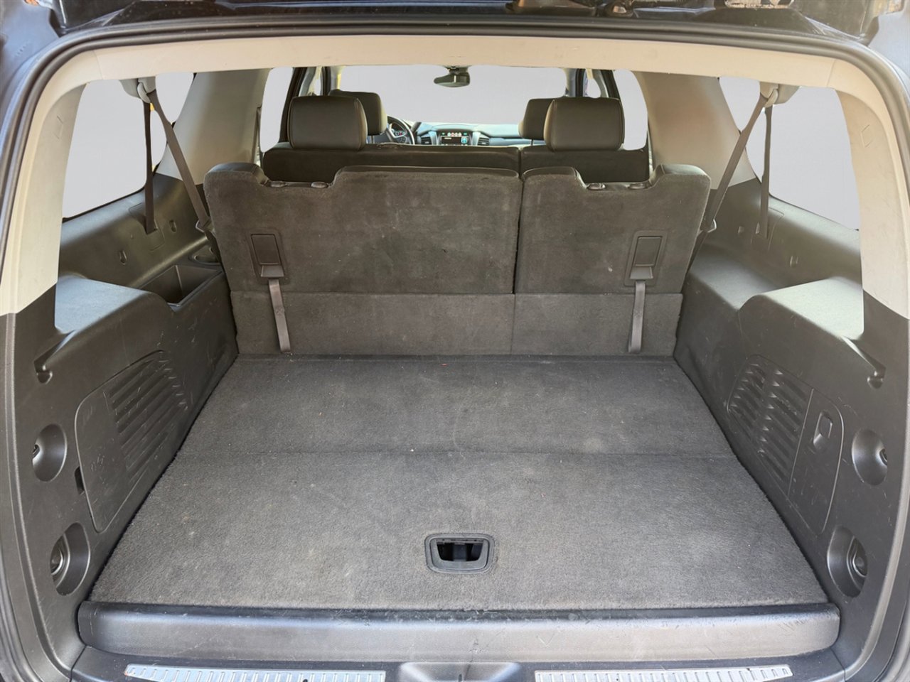 Used 2016 Chevrolet Suburban LT RWD image 8