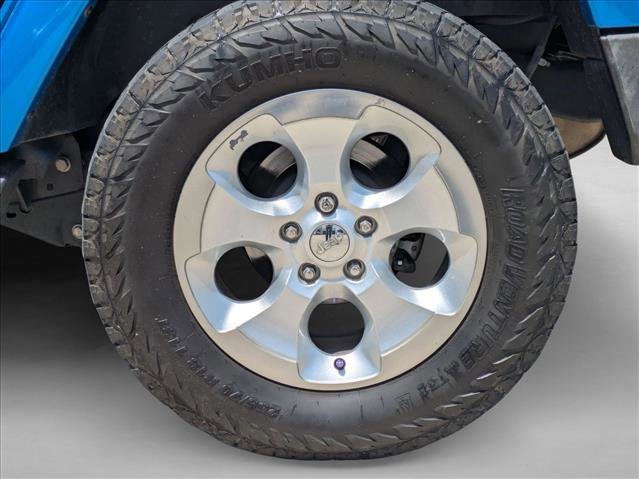 Used 2015 Jeep Wrangler Unlimited Sahara w/ Connectivity Group AWD/4WD image 7