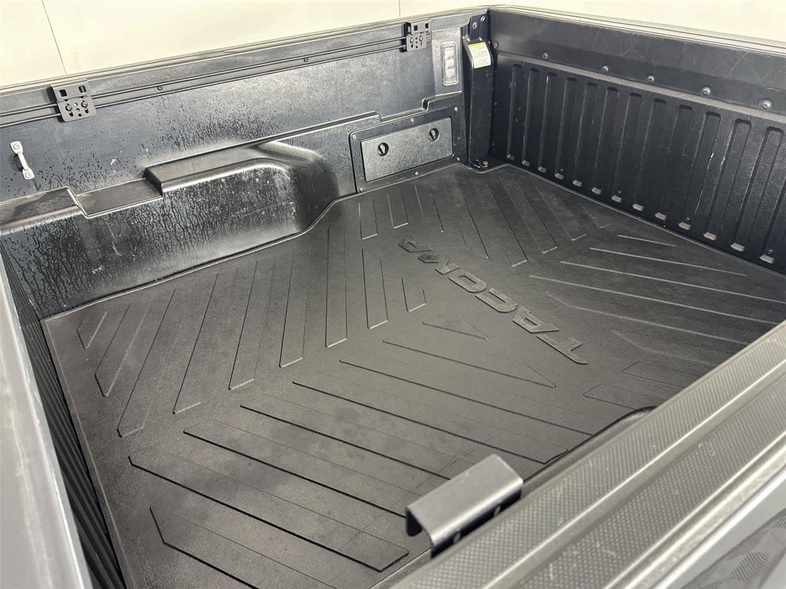 Used 2022 Toyota Tacoma SR AWD/4WD image 14