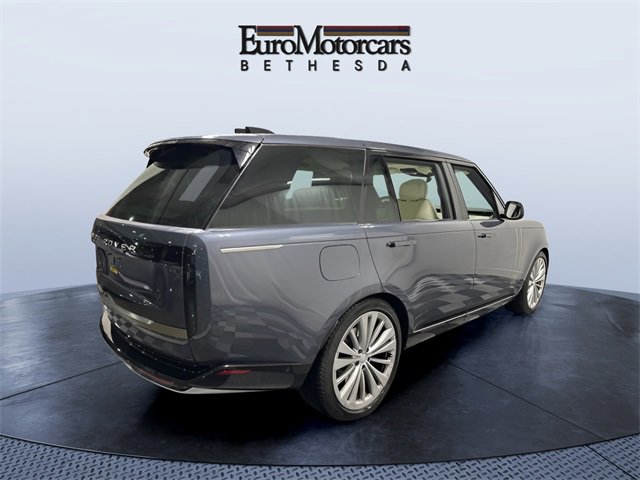 Used 2024 Land Rover Range Rover Long Wheelbase SE image 5