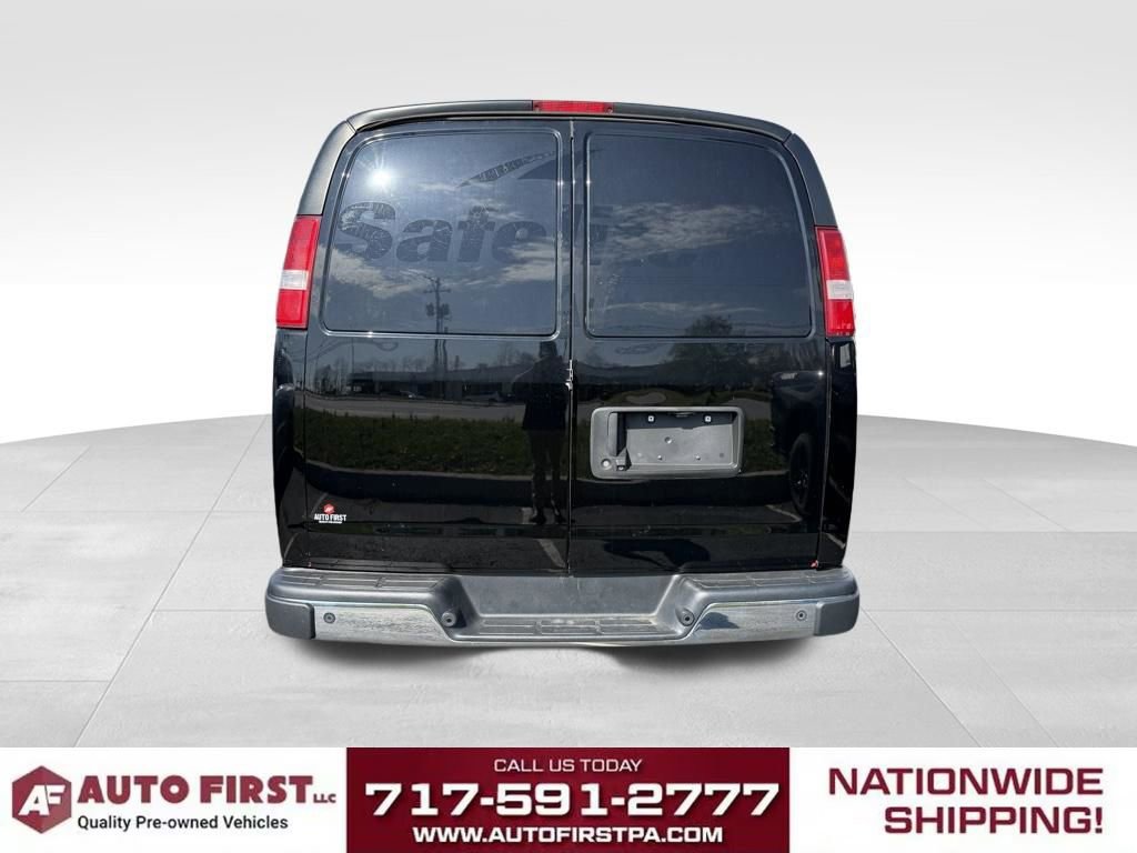 Used 2018 Chevrolet Express 2500 w/ Driver Convenience Package RWD image 4