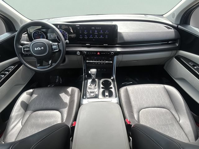 Used 2024 Kia Carnival EX FWD image 33