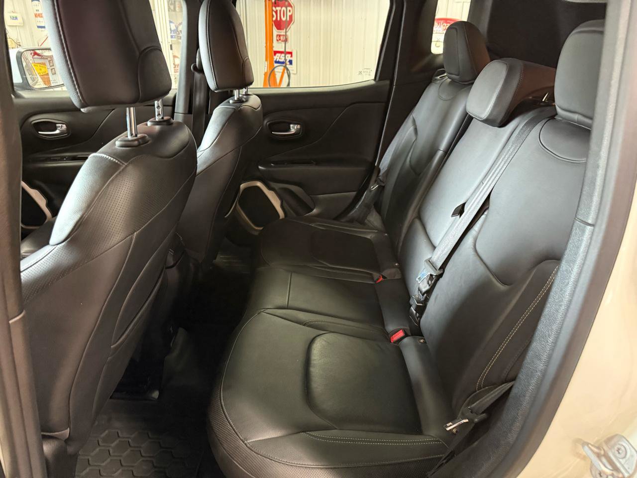 Used 2016 Jeep Renegade Limited AWD/4WD image 18