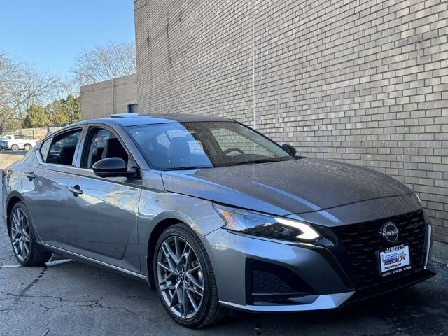 Used 2023 Nissan Altima 2.0 SR image 2