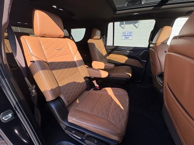 Used 2021 Cadillac Escalade ESV Premium Luxury w/ Performance Package image 33