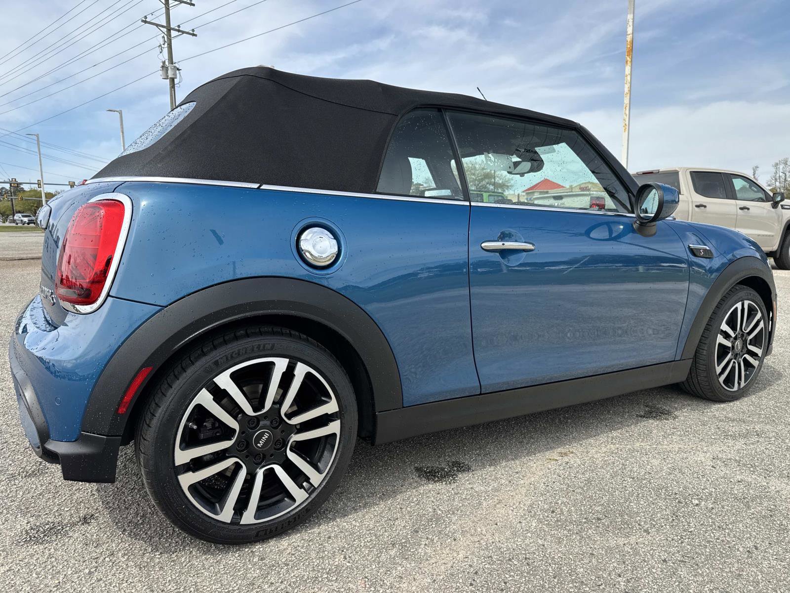 Used 2022 MINI Cooper S w/ Driver Assistance Package image 4