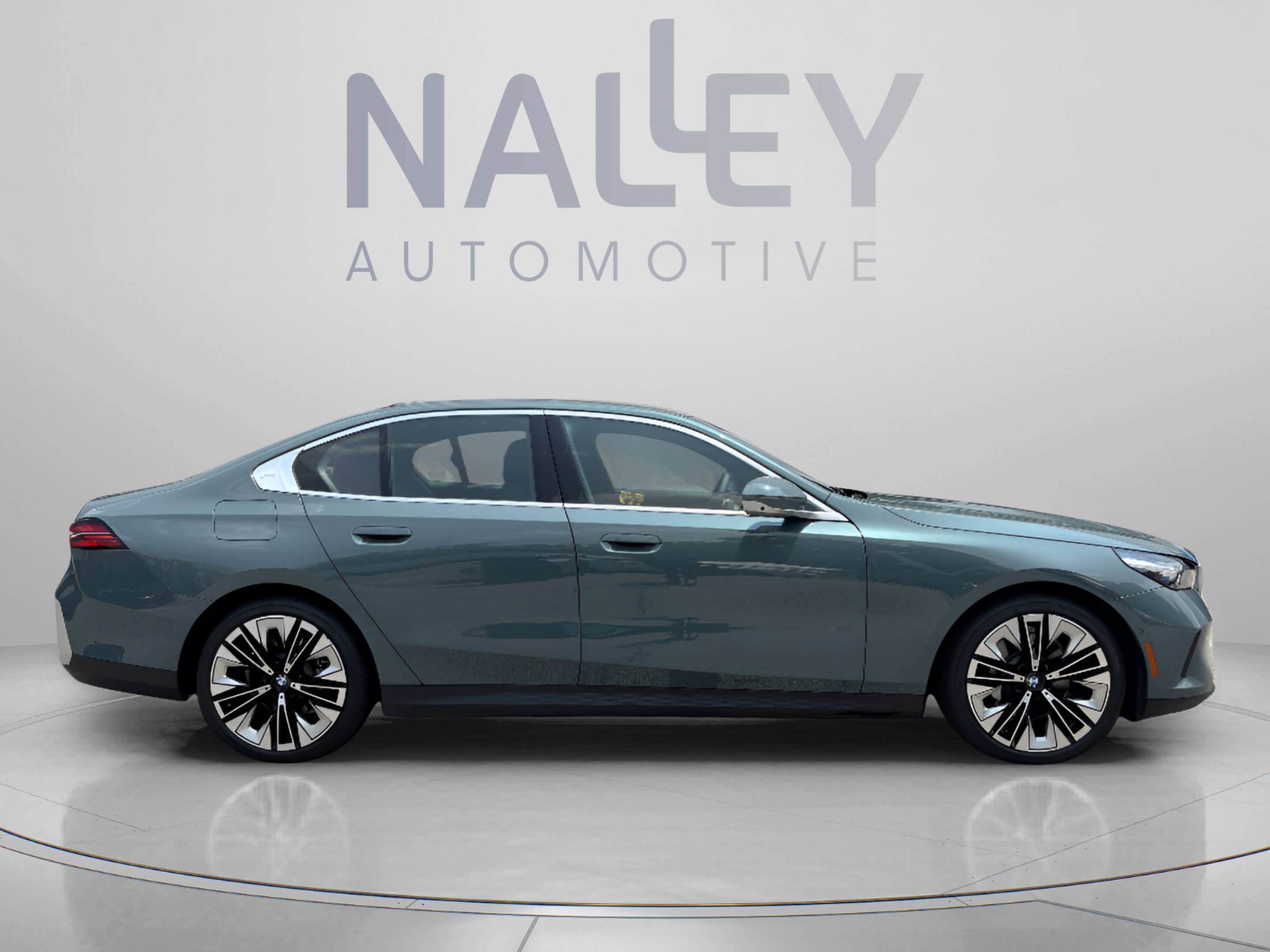 Used 2026 BMW 530i RWD image 4