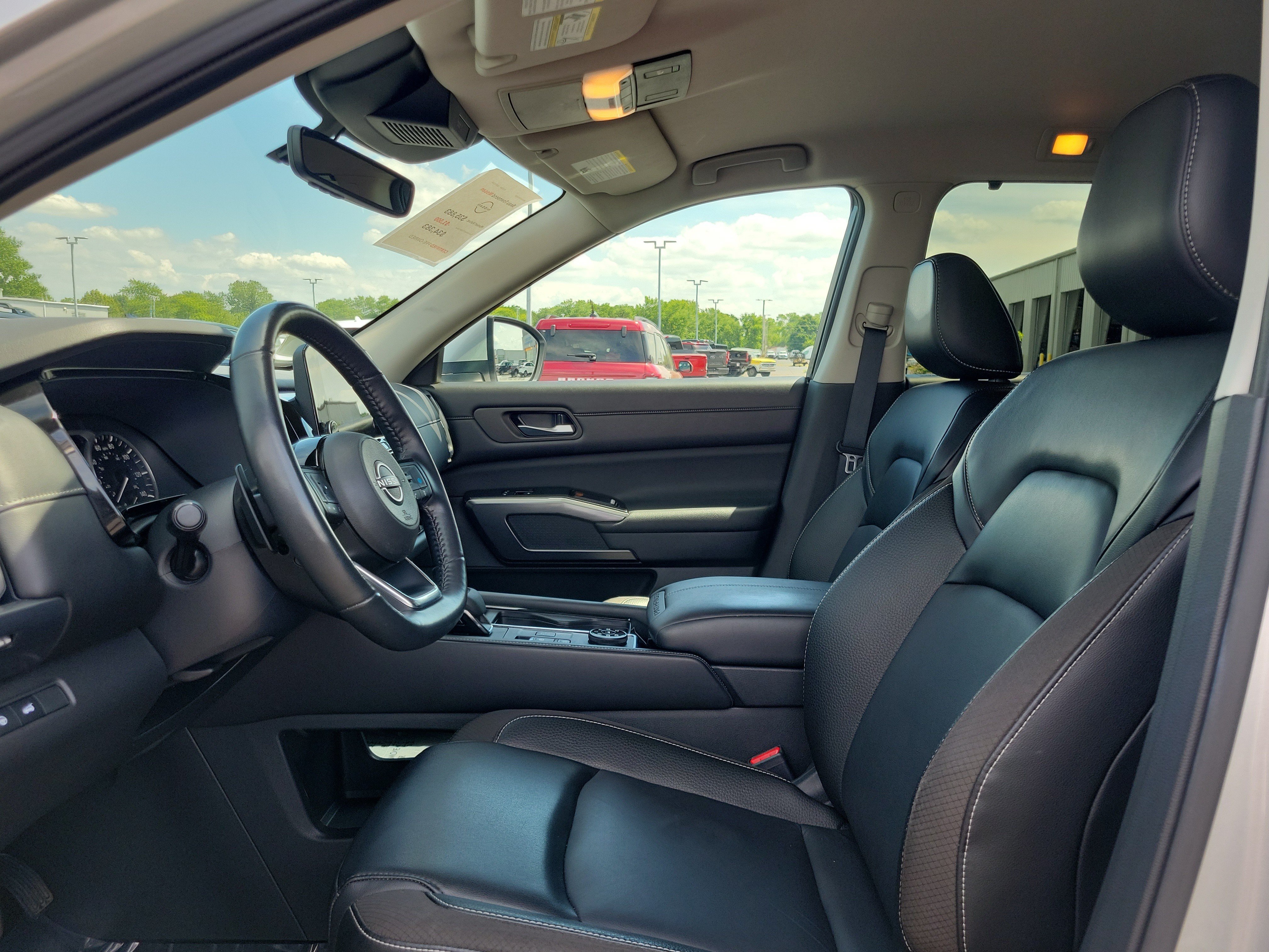 Certified 2024 Nissan Pathfinder SL w/ Black Appearance Package AWD/4WD image 15