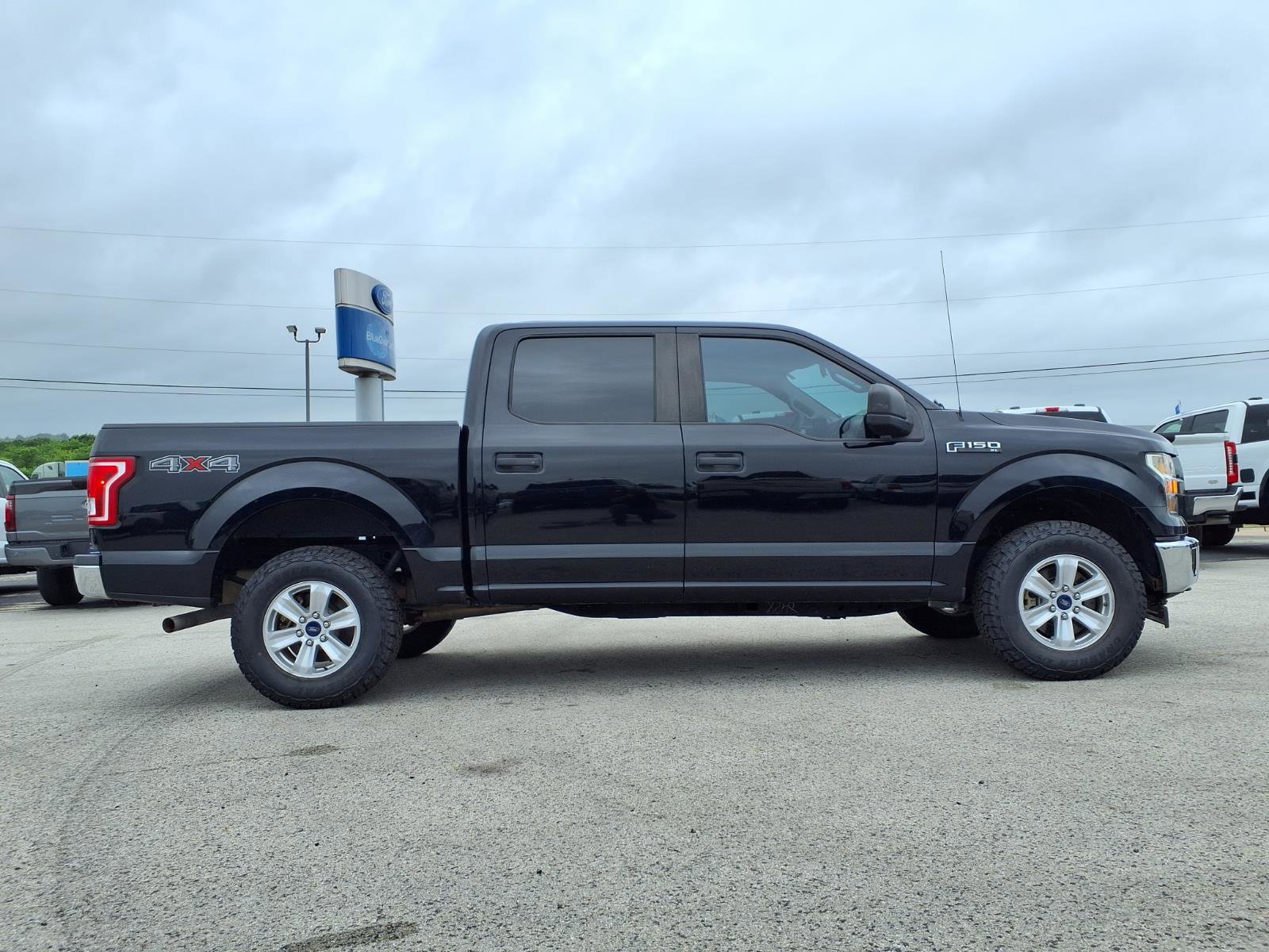 Used 2017 Ford F150 XL w/ Equipment Group 101A Mid AWD/4WD image 4