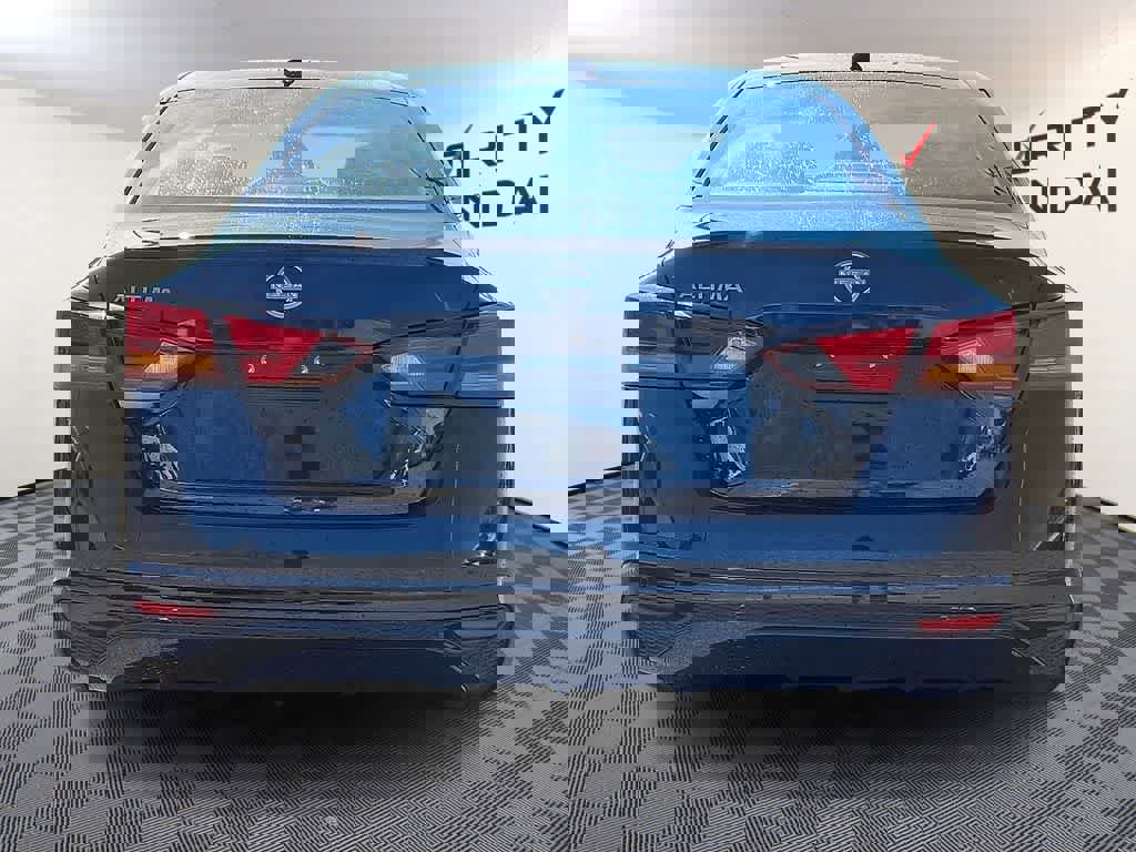 Used 2025 Nissan Altima 2.5 SV image 5