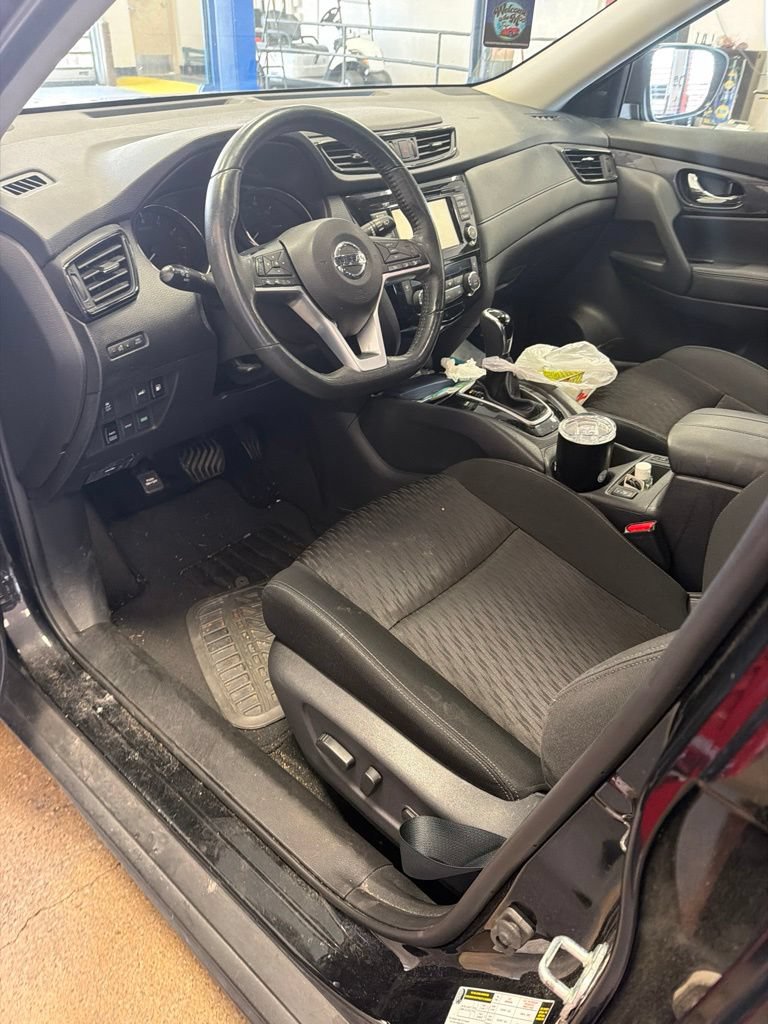 Used 2018 Nissan Rogue SV AWD/4WD image 3