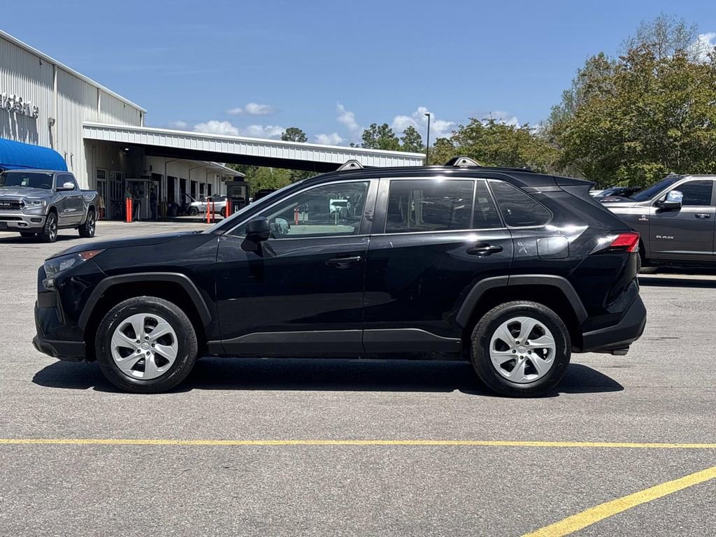 Used 2019 Toyota RAV4 LE FWD image 2