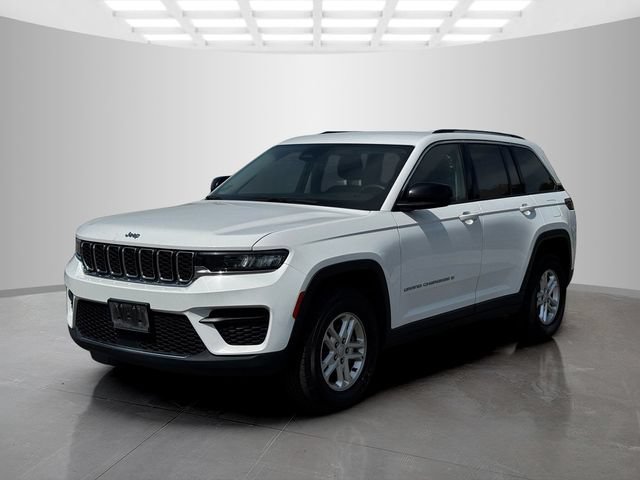 Certified 2024 Jeep Grand Cherokee Laredo AWD/4WD image 3