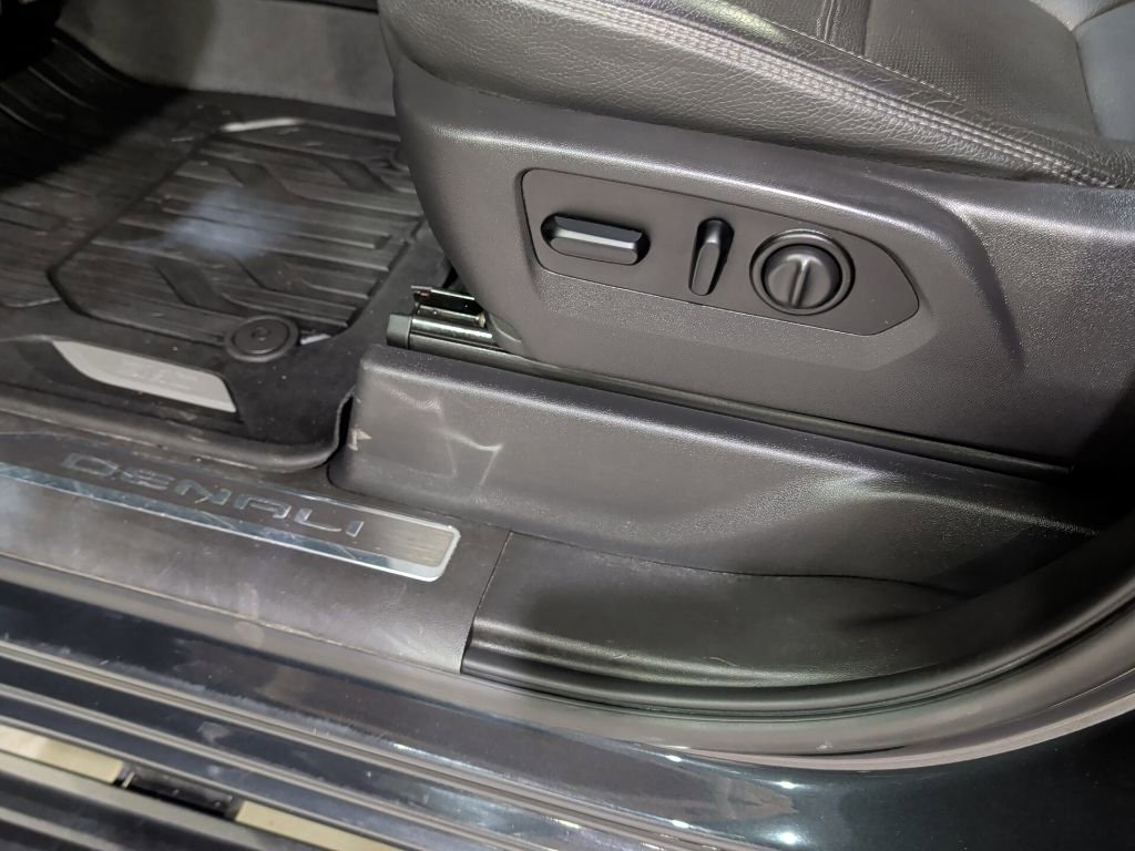 Used 2021 GMC Sierra 3500 Denali w/ Denali Ultimate Package image 11