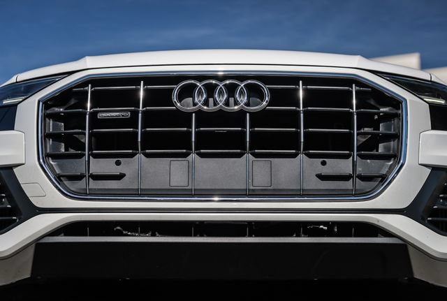 Used 2019 Audi Q8 Premium w/ Convenience Package AWD/4WD image 12
