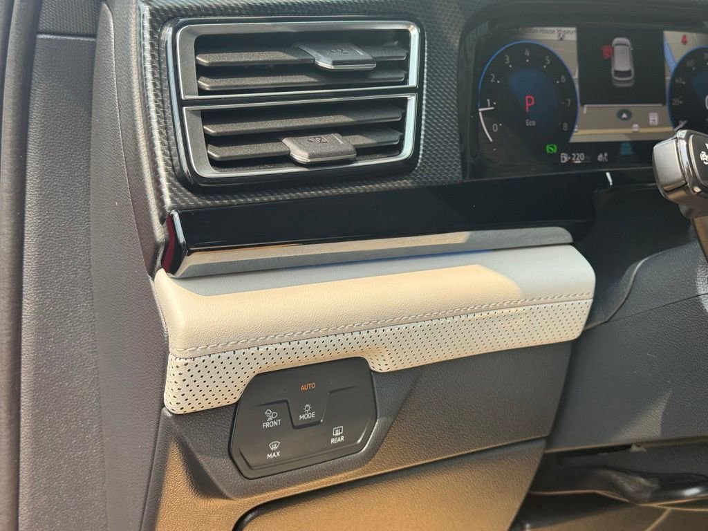 Used 2025 Volkswagen Atlas Cross Sport SEL Premium R-Line image 25