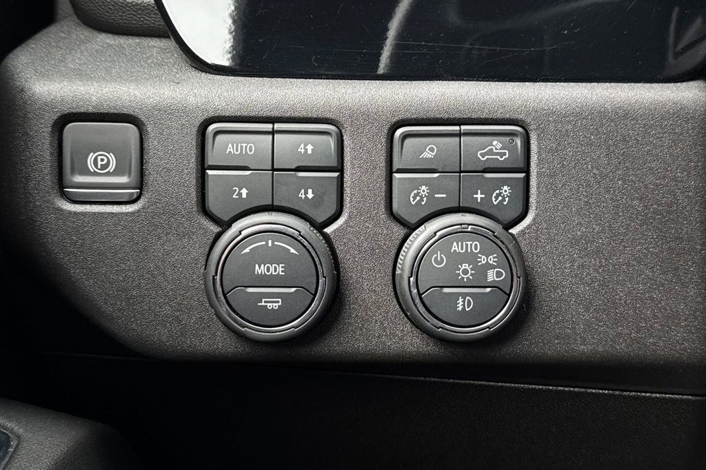 Certified 2024 Chevrolet Silverado 3500 High Country image 32