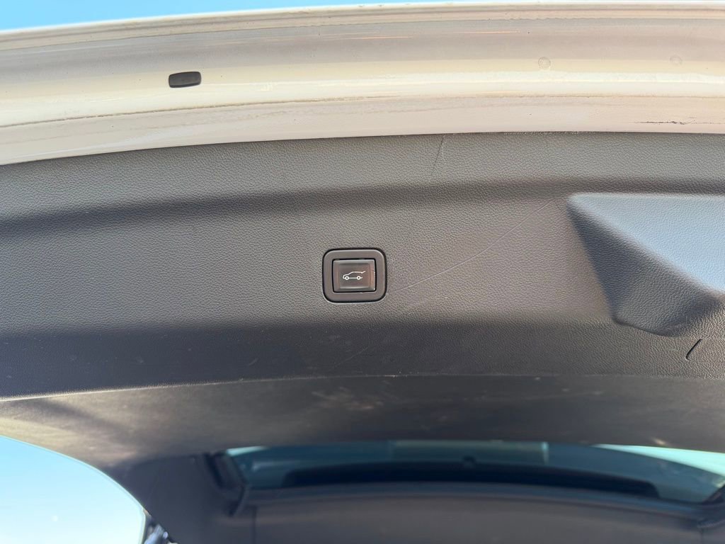 Used 2022 GMC Yukon XL SLT image 46