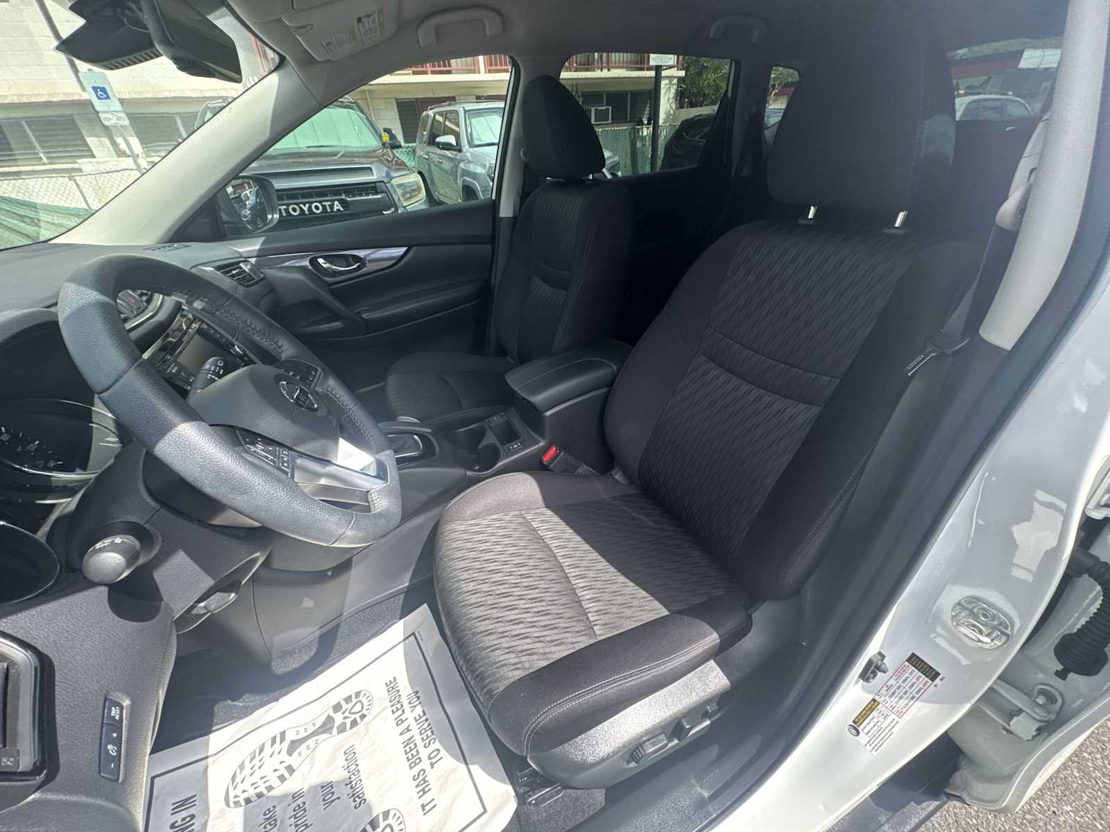 Used 2020 Nissan Rogue SV FWD image 11