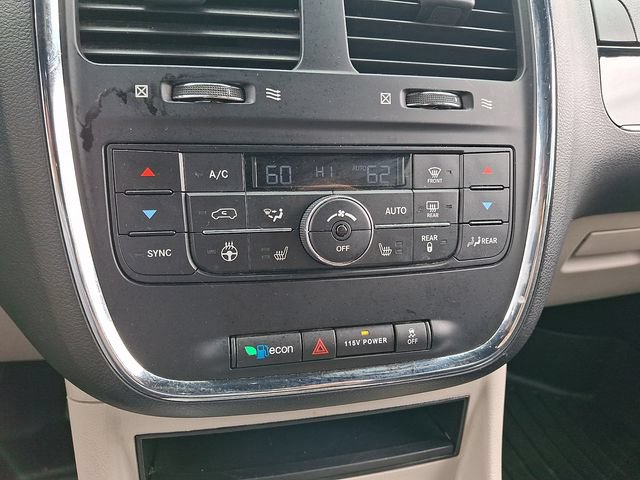 Used 2016 Dodge Grand Caravan SXT FWD image 17