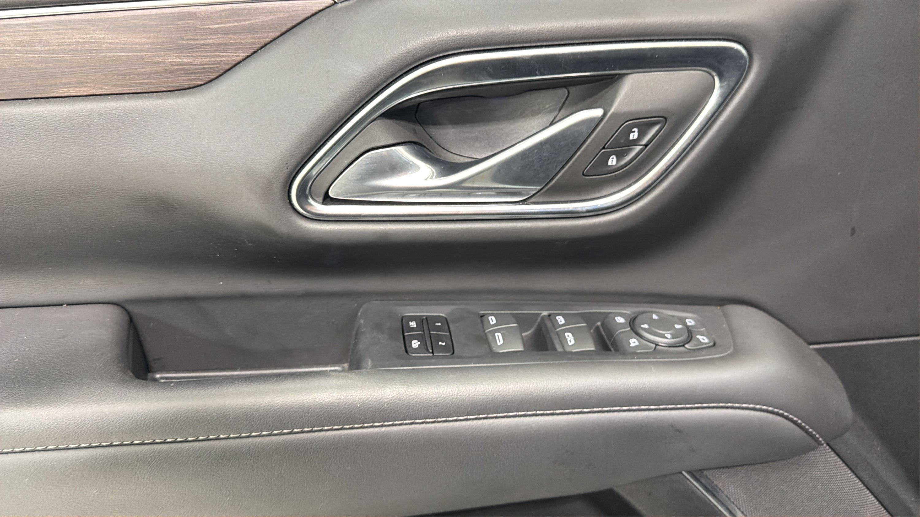 Used 2023 Chevrolet Tahoe LT w/ Luxury Package RWD image 11