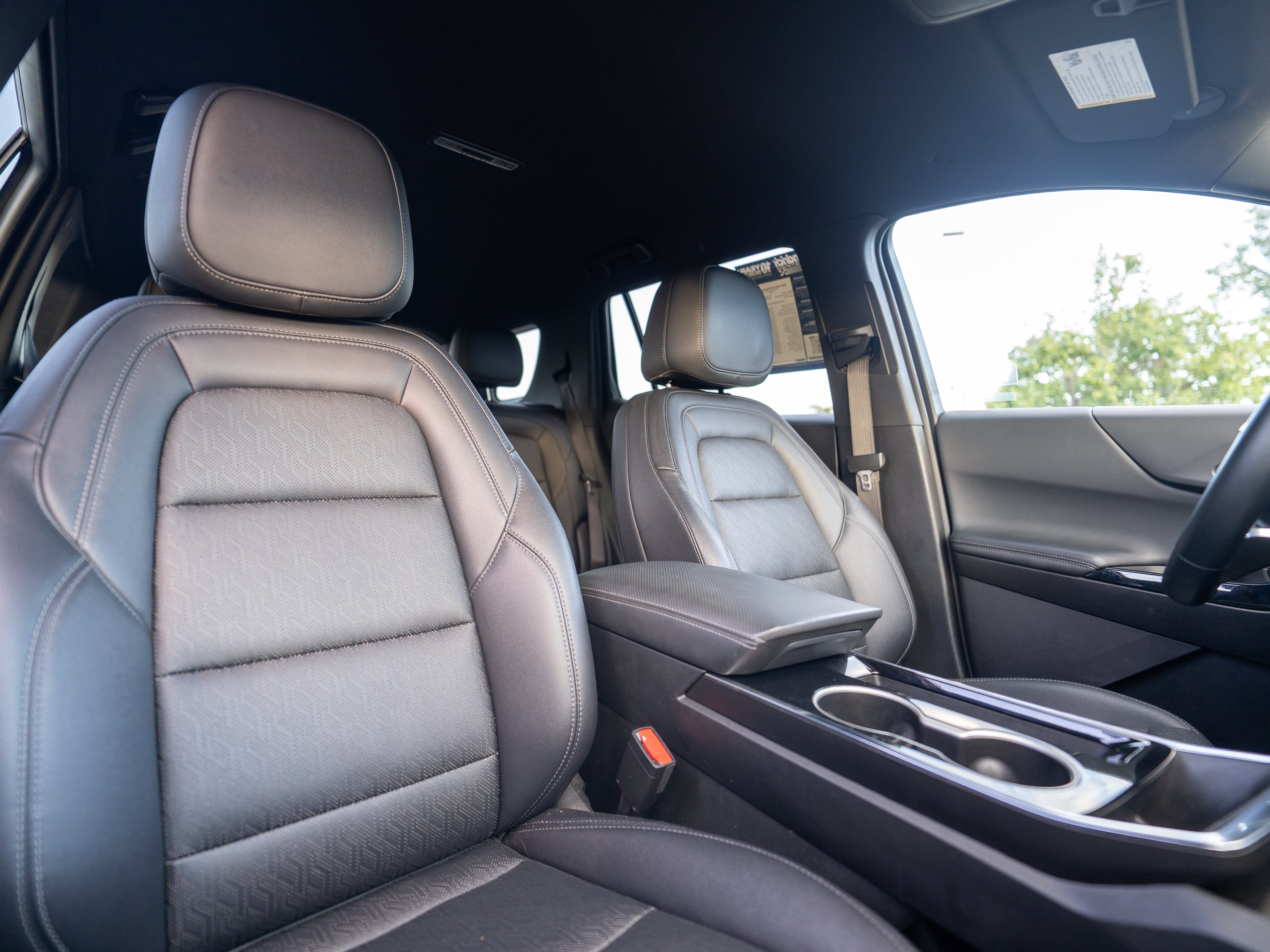 Used 2025 Chevrolet Equinox LT w/ Convenience Package II FWD image 11