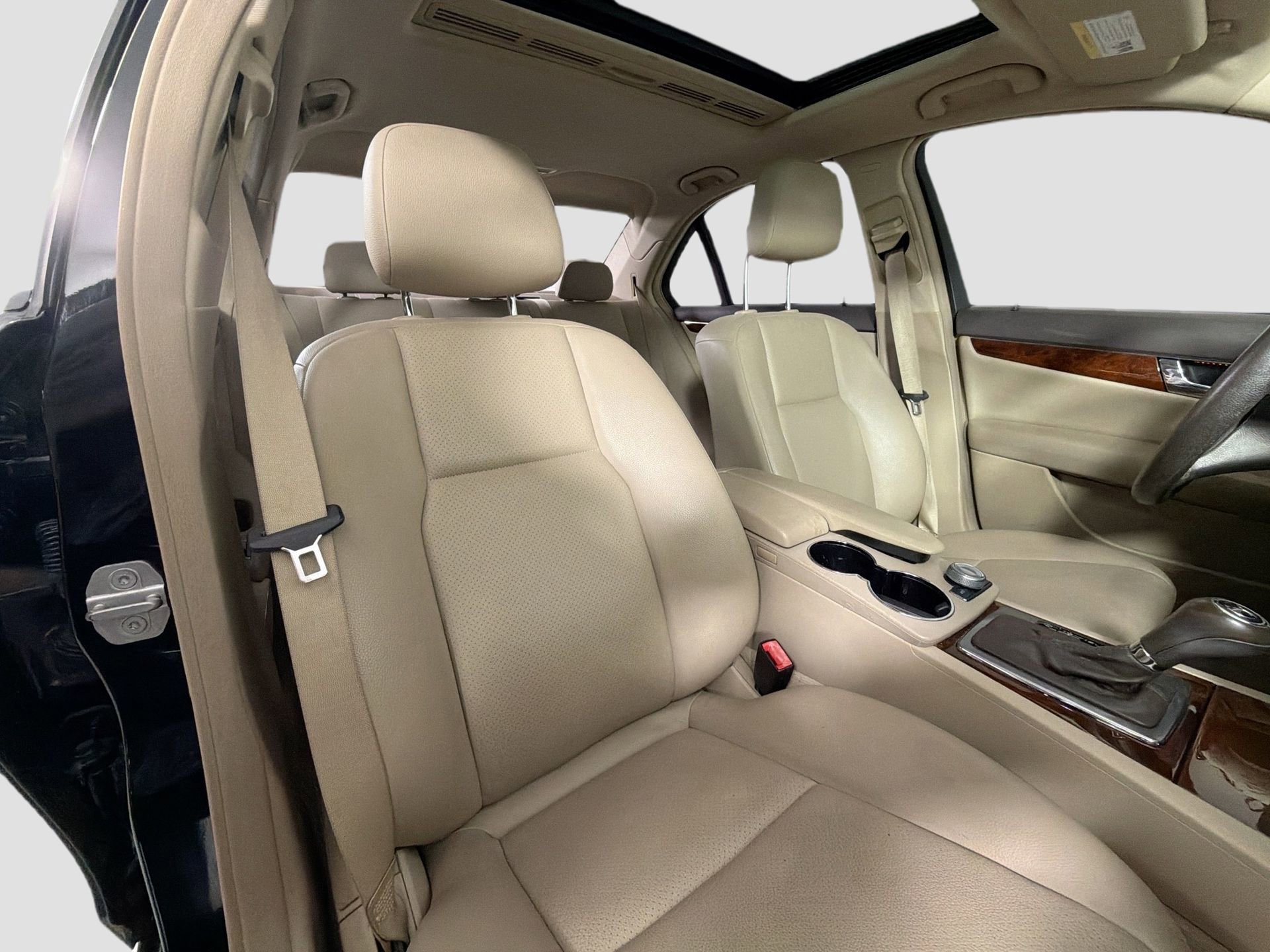 Used 2010 Mercedes-Benz C 300 Sedan image 24