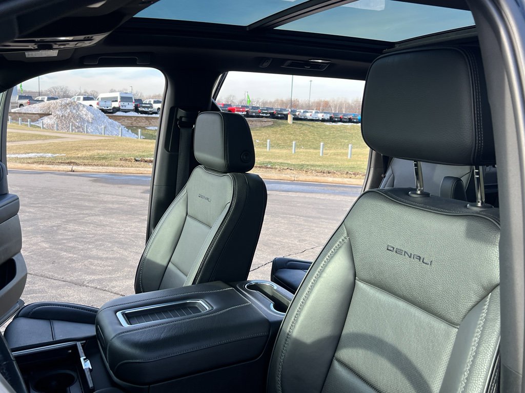Used 2023 GMC Yukon XL Denali image 17