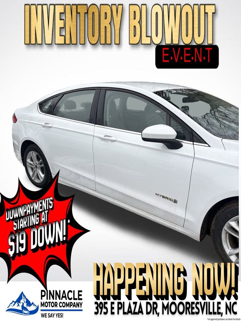 Used 2018 Ford Fusion SE image 2