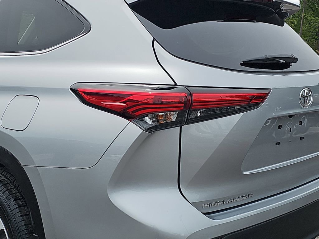 Used 2023 Toyota Highlander XLE FWD image 40
