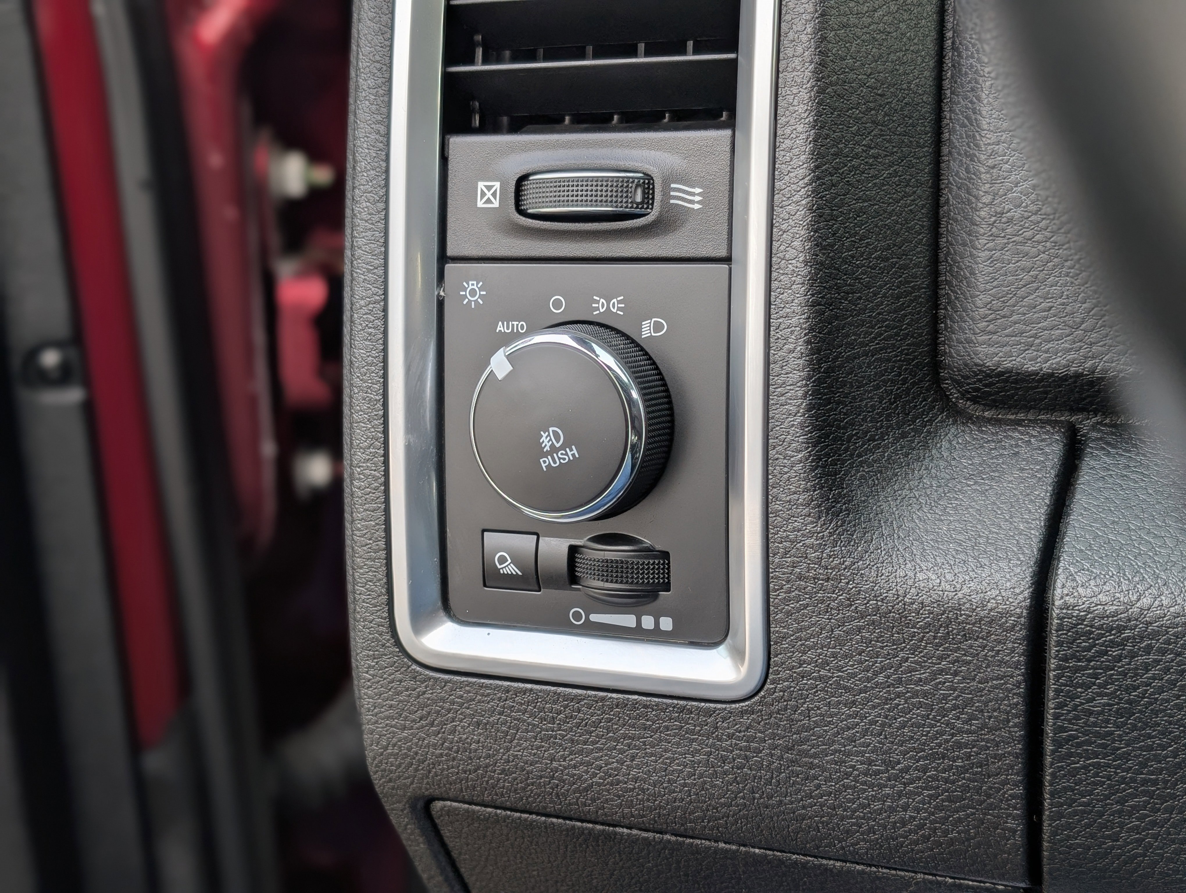 Used 2018 RAM 2500 Power Wagon w/ Luxury Group image 31