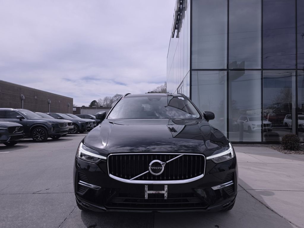 Used 2023 Volvo XC60 B5 Core image 2