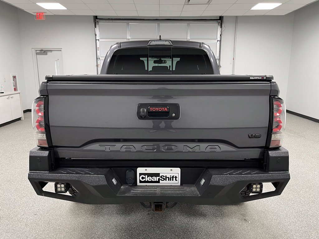 Used 2017 Toyota Tacoma TRD Sport w/ Tow Package (A/T) AWD/4WD image 9