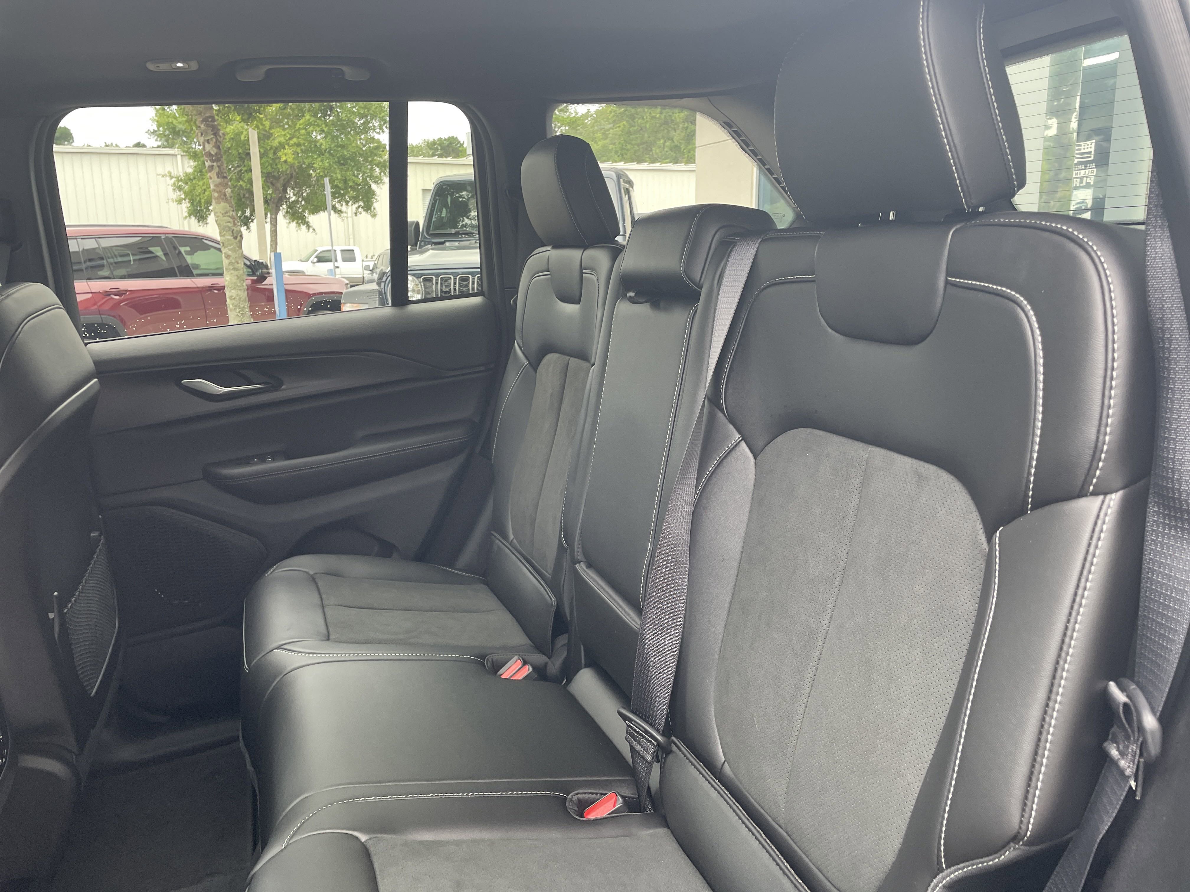 New 2025 Jeep Grand Cherokee Altitude image 57