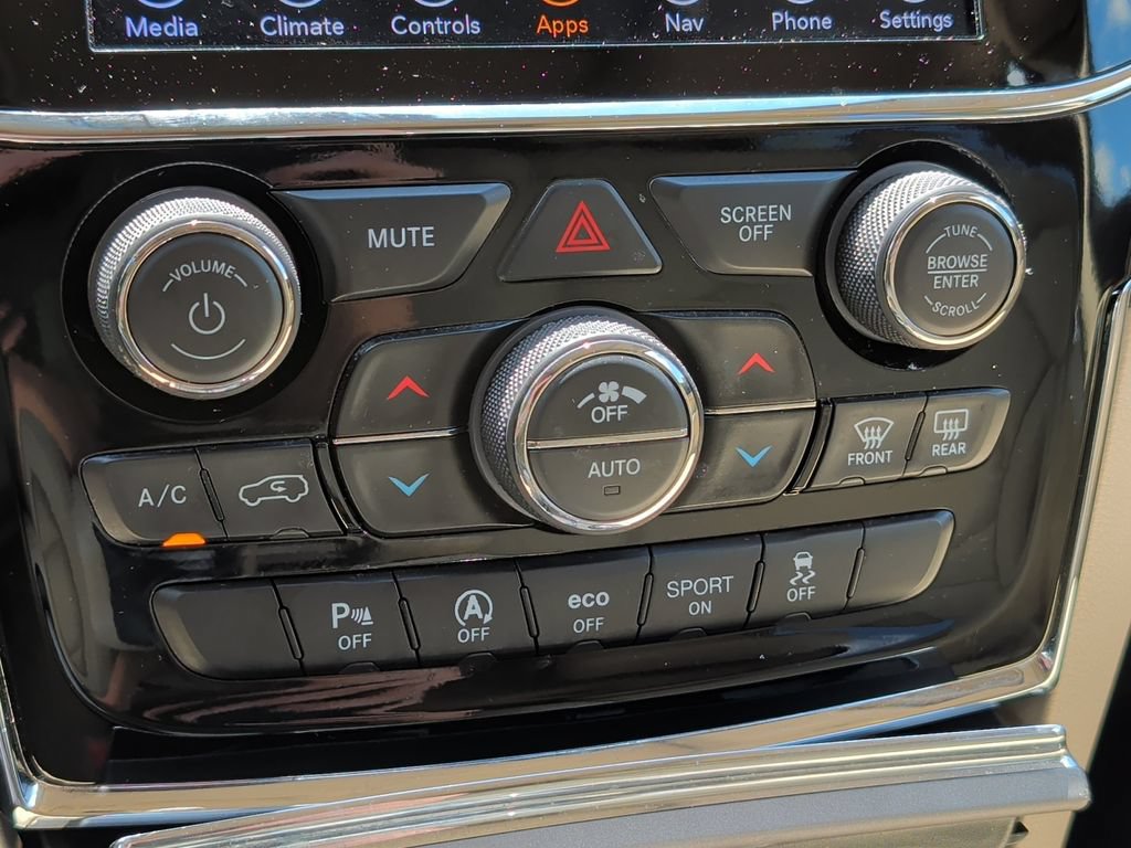 Used 2020 Jeep Grand Cherokee Limited AWD/4WD image 23