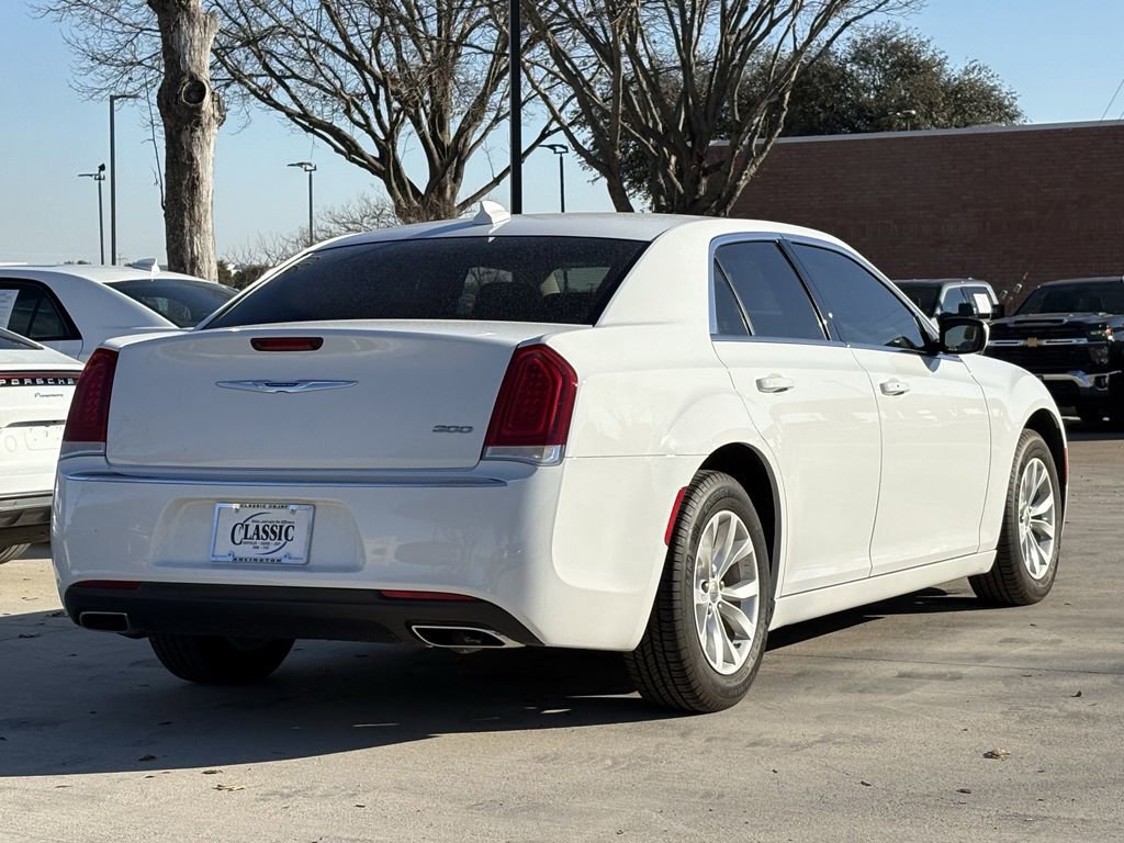 Used 2022 Chrysler 300 Touring image 4