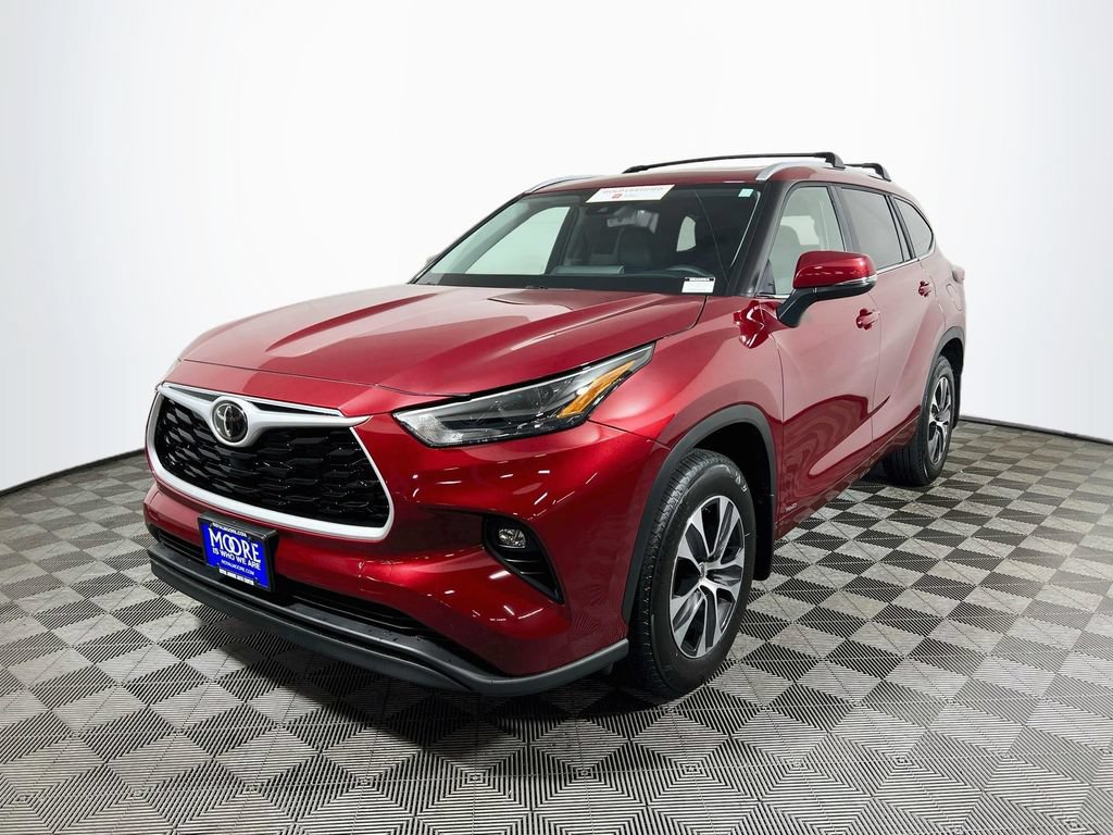 Certified 2026 Toyota Highlander XLE AWD/4WD image 3