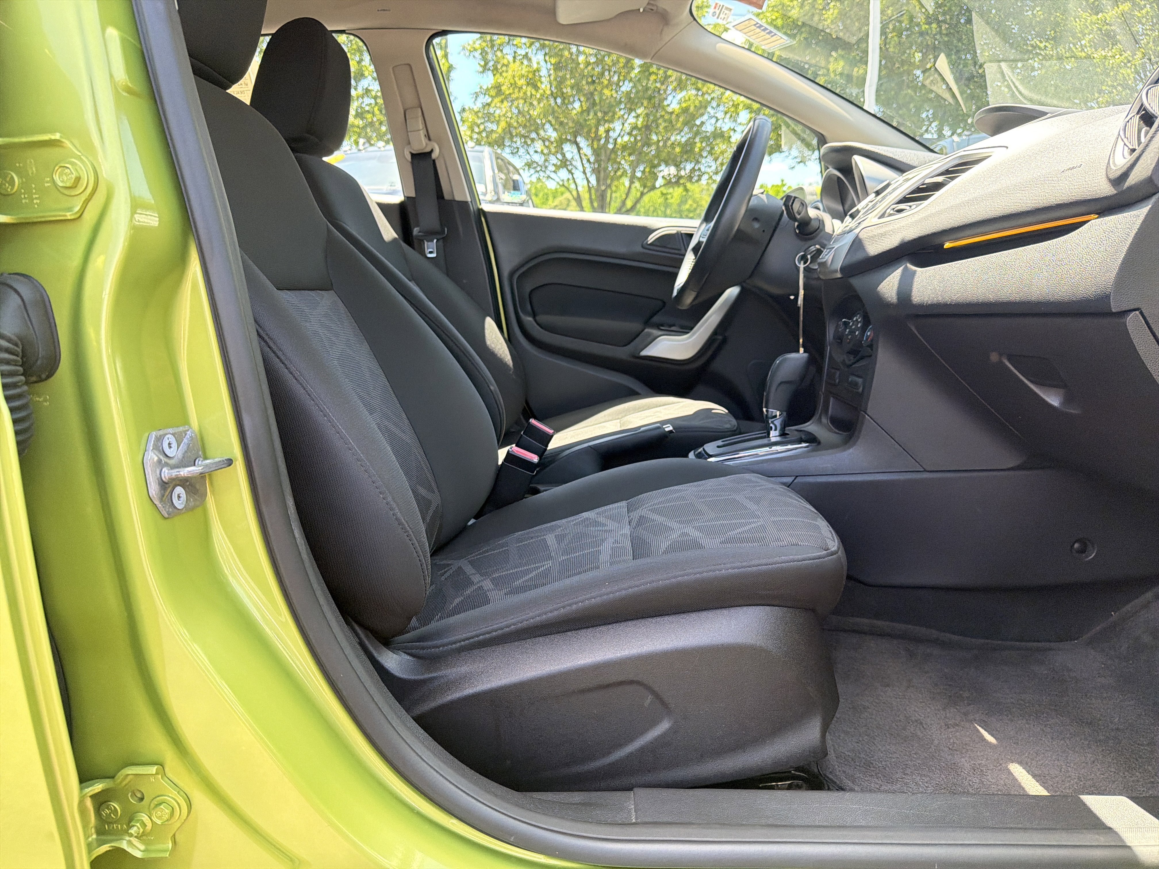 Used 2011 Ford Fiesta SES FWD image 31