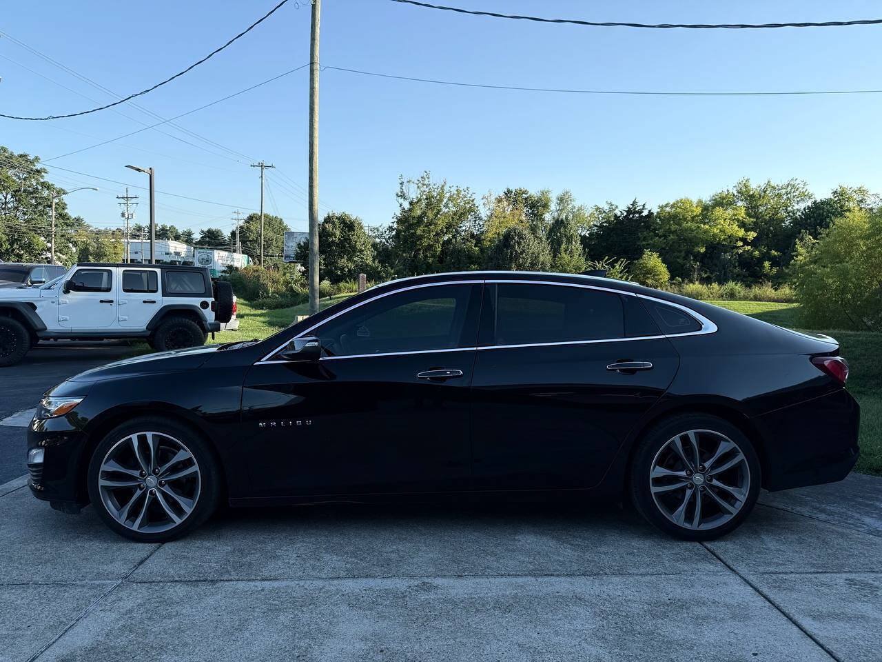 Used 2021 Chevrolet Malibu Premier FWD image 2
