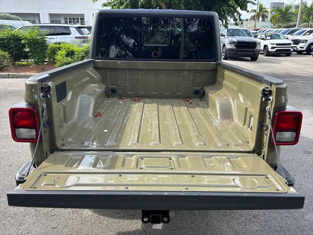 Certified 2025 Jeep Gladiator Sport AWD/4WD image 6