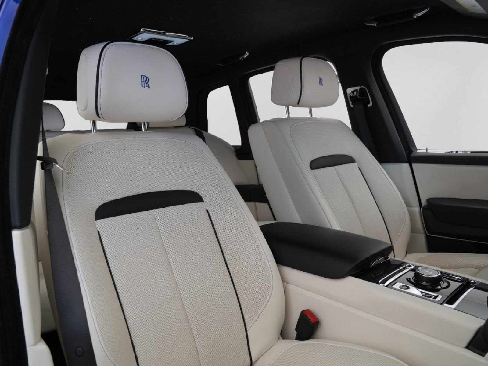 Certified 2021 Rolls-Royce Cullinan Black Badge AWD/4WD image 41