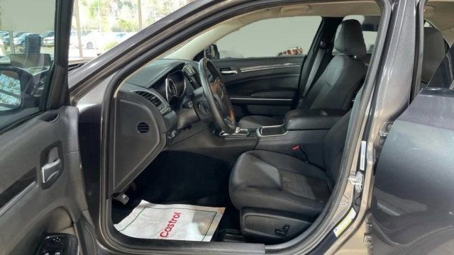 Used 2019 Chrysler 300 Touring w/ Sport Appearance Package image 10